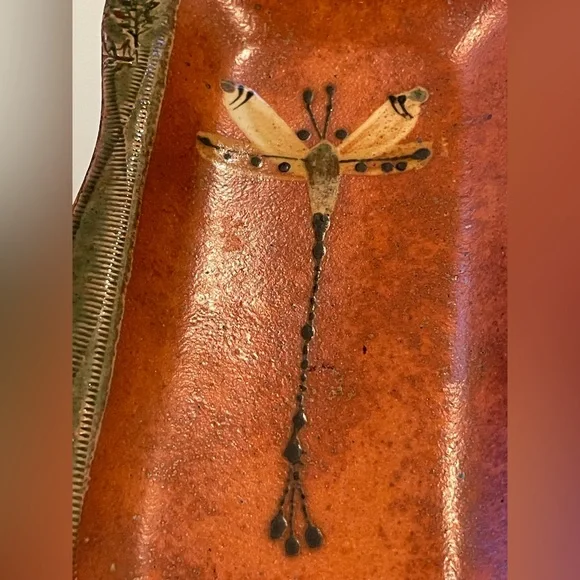 Pottery and Tile Dragonfly plate Brand :Avenue and Tile pottery